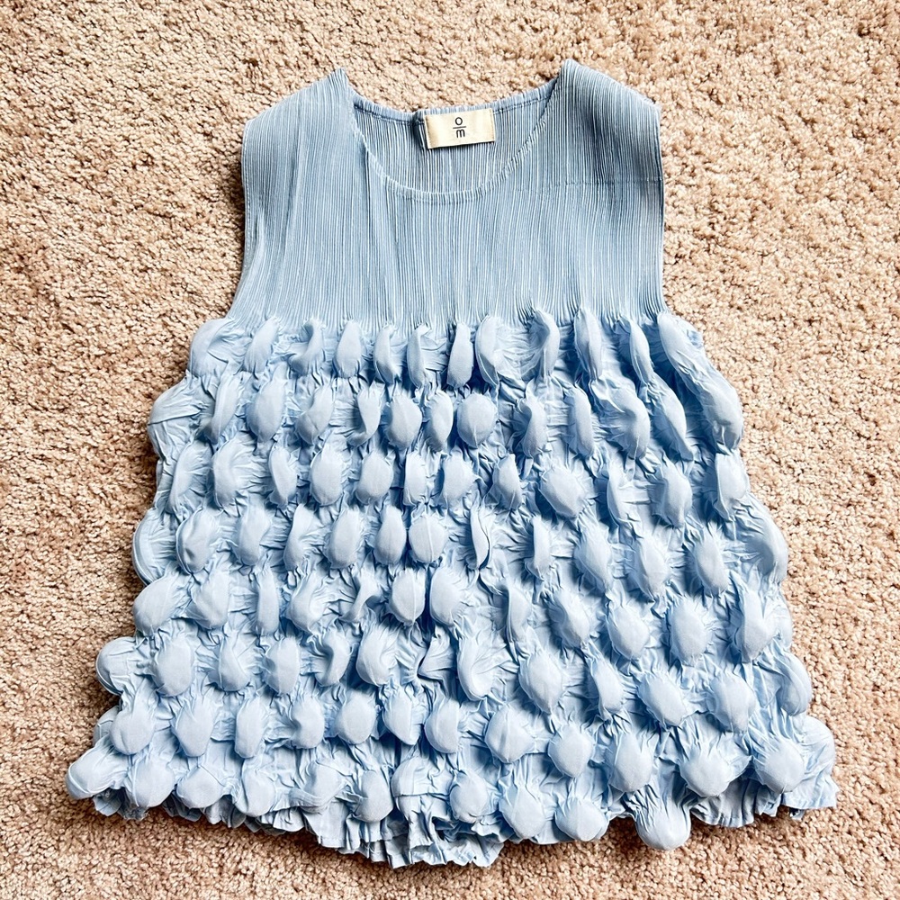 Light Blue pleated Sleeveless Top. S